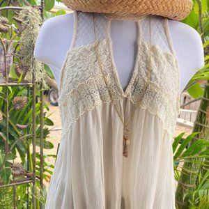 American Eagle outfitters size medium the cutest Lacy sleeveless  top  length 26